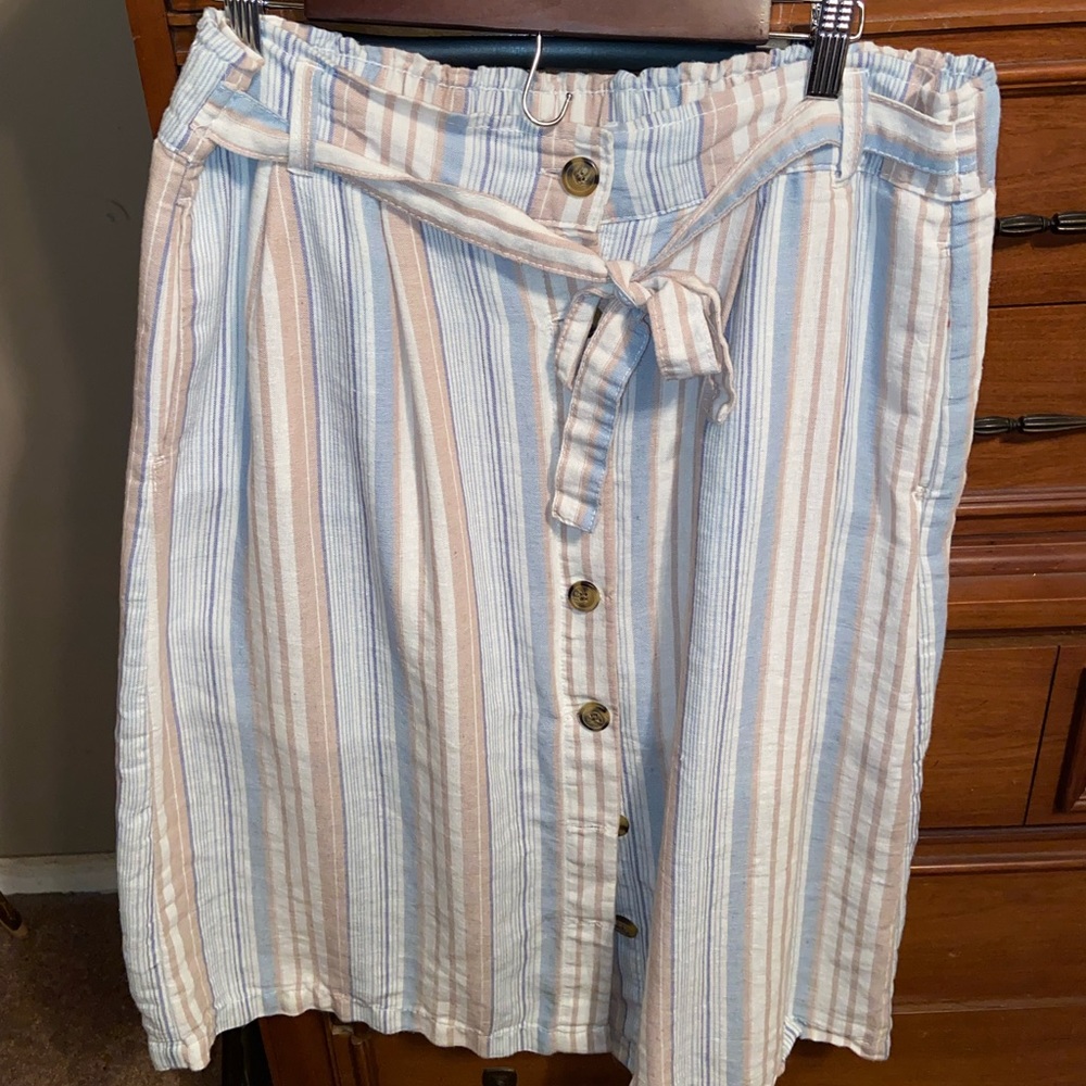 beige, blue, and white dash skirt.